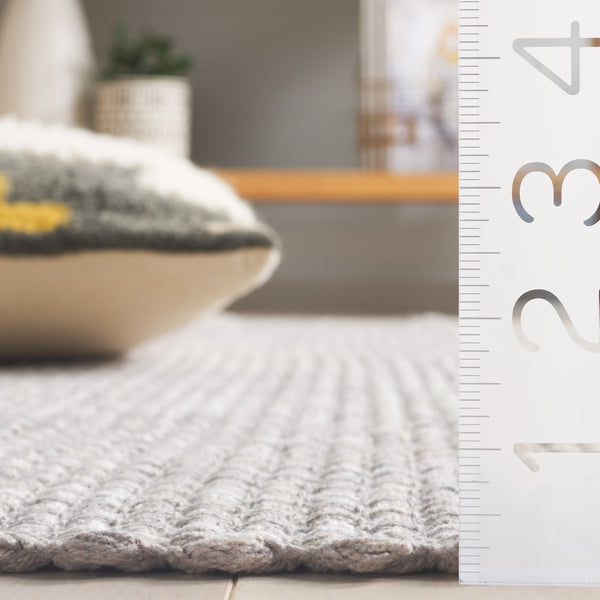 Safavieh Montauk 476b Area Rug - Timeless Elegance With Artisanal Tassels, Perfect For Any Home Decor Style Light Grey Cotton Mtk476f-29