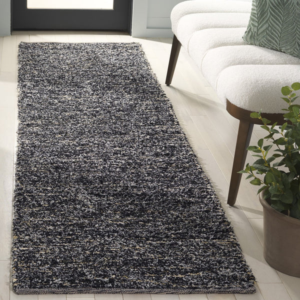 Safavieh Montauk Elegant Handwoven Runner Rug - Luxurious Comfort And Timeless Style For Any Space Beige ,Black Cotton Mtk537b-28