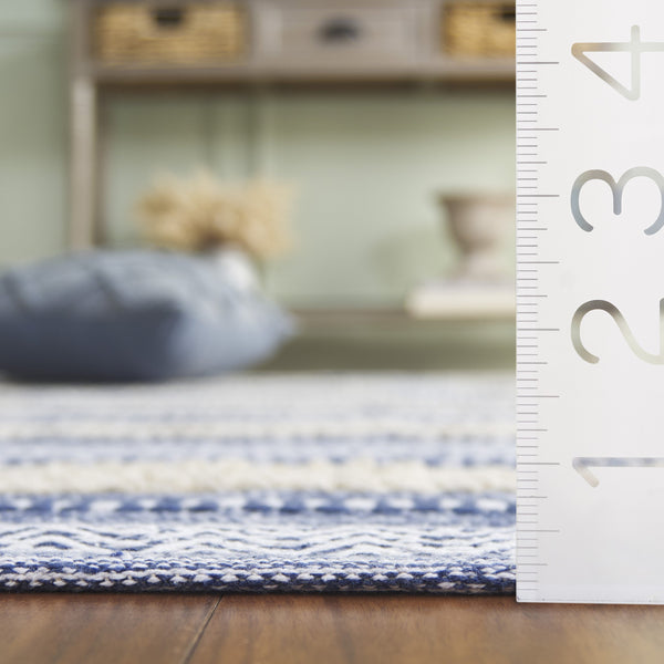 Safavieh Montauk Hand-loomed Area Rug - Luxurious Rectangle Design For Elegant Home Decor And Comfort Navy ,Ivory Cotton Mtk976n-5