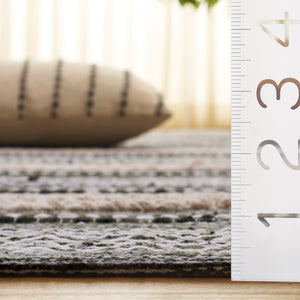 Safavieh Montauk Hand-loomed Area Rug - Luxurious Rectangle Design For Elegant Home Decor And Comfort Green ,Ivory Cotton Mtk976y-5