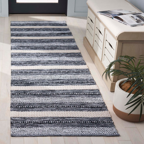 Safavieh Montauk Handloom Cotton Area Rug - Luxurious Comfort And Timeless Elegance For Your Home Decor Black ,Ivory Cotton Mtk976z-3