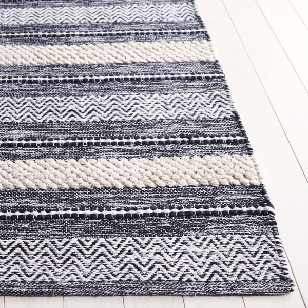 Safavieh Montauk Hand-loomed Area Rug - Luxurious Rectangle Design For Elegant Home Decor And Comfort Black ,Ivory Cotton Mtk976z-5