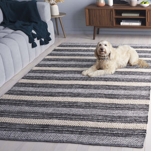 Safavieh Montauk Hand-loomed Area Rug - Luxurious Rectangle Design For Elegant Home Decor And Comfort Black ,Ivory Cotton Mtk976z-5