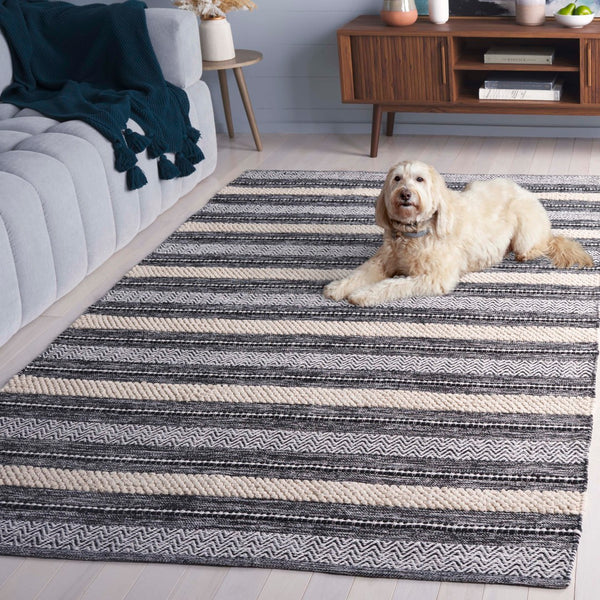 Safavieh Montauk Handloom Cotton Area Rug - Luxurious Comfort And Timeless Elegance For Your Home Decor Black ,Ivory Cotton Mtk976z-3