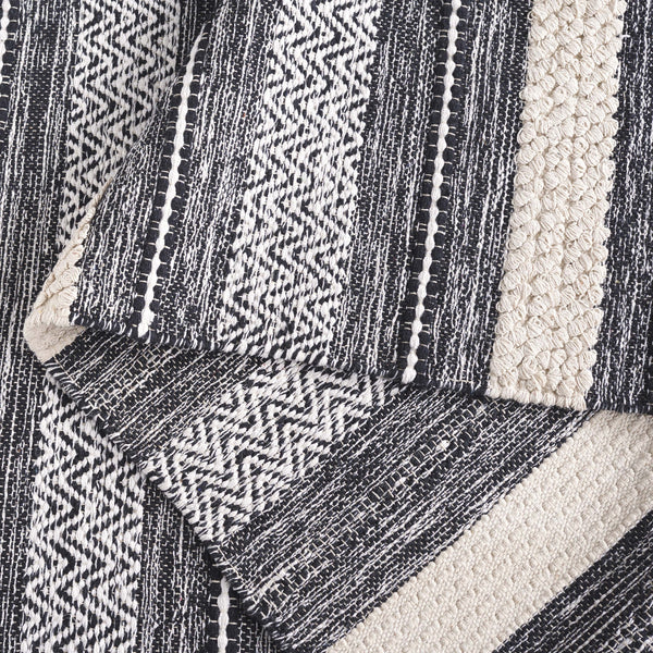 Safavieh Montauk Hand-loomed Area Rug - Luxurious Rectangle Design For Elegant Home Decor And Comfort Black ,Ivory Cotton Mtk976z-5