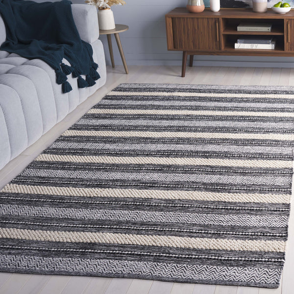Safavieh Montauk Hand-loomed Area Rug - Luxurious Rectangle Design For Elegant Home Decor And Comfort Black ,Ivory Cotton Mtk976z-5