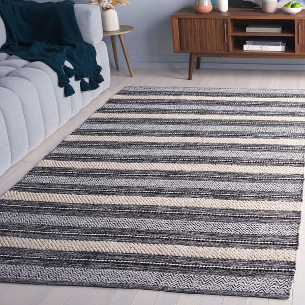 Safavieh Montauk Handloom Cotton Area Rug - Luxurious Comfort And Timeless Elegance For Your Home Decor Black ,Ivory Cotton Mtk976z-3