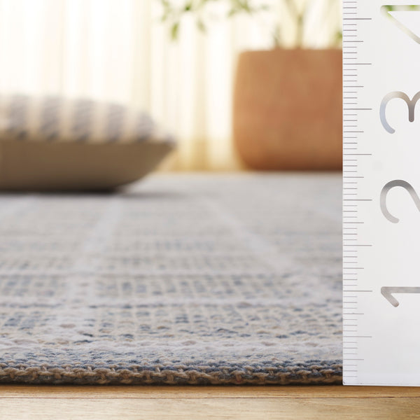 Safavieh Montauk Exquisite Handloom Area Rug - Elegant Medium Rectangle Design For Luxurious Home Decor Grey ,Ivory Cotton Mtk977g-5