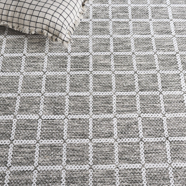 Safavieh Montauk Exquisite Handloom Area Rug - Elegant Medium Rectangle Design For Luxurious Home Decor Green ,Ivory Cotton Mtk977y-5