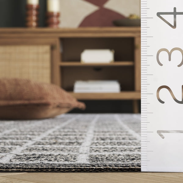 Safavieh Montauk Exquisite Handloom Area Rug - Elegant Medium Rectangle Design For Luxurious Home Decor Black ,Ivory Cotton Mtk977z-5