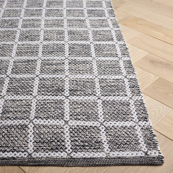 Safavieh Montauk Handloomed Area Rug - Exquisite Indian Craftsmanship For Elegant Home Décor Solutions Black ,Ivory Cotton Mtk977z-3