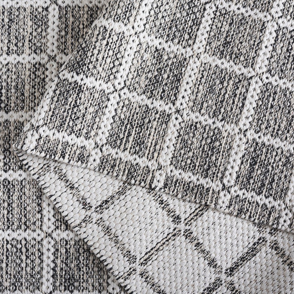 Safavieh Montauk Handloomed Area Rug - Exquisite Indian Craftsmanship For Elegant Home Décor Solutions Black ,Ivory Cotton Mtk977z-3