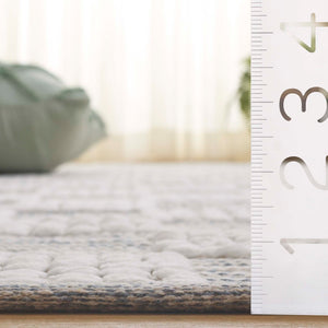 Safavieh Montauk Elegant Handloom Area Rug In Shimmering Silver And Ivory - Timeless Style For Your Space Silver ,Ivory Cotton Mtk979f-4