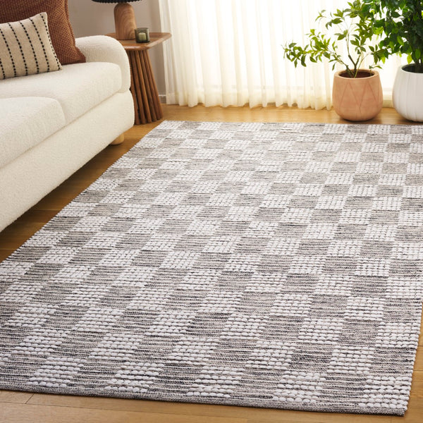 Safavieh Montauk Elegant Handloom Area Rug In Shimmering Silver And Ivory - Timeless Style For Your Space Black ,Ivory Cotton Mtk979z-6