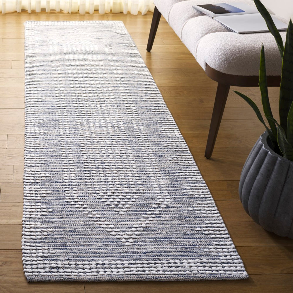 Safavieh Montauk Handcrafted Cotton Area Rug - Timeless Elegance And Comfort For Your Home Decor Navy ,Ivory Cotton Mtk980n-8