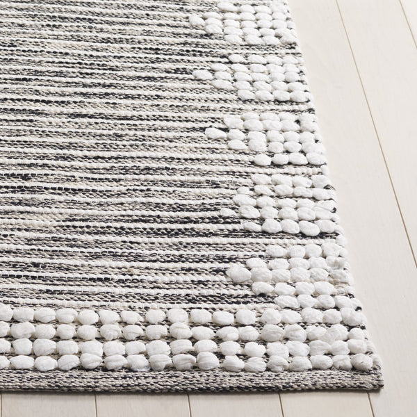 Safavieh Montauk Handloom Medium Rectangle Area Rug - Elegant Cotton Craftsmanship For Timeless Home Decor Black ,Ivory Cotton Mtk980z-5