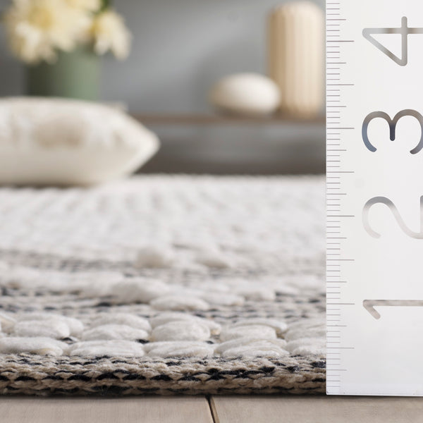 Safavieh Montauk Handloom Medium Rectangle Area Rug - Elegant Cotton Craftsmanship For Timeless Home Decor Black ,Ivory Cotton Mtk980z-5