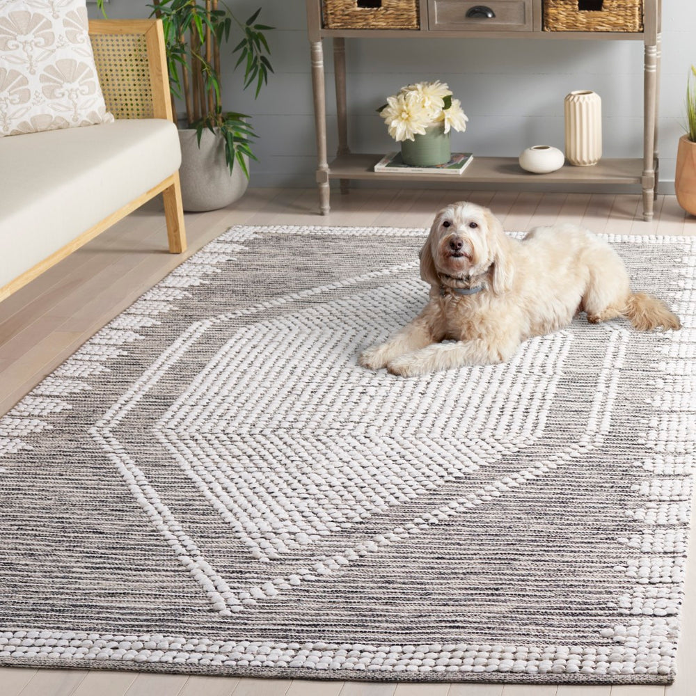 Safavieh Montauk Handcrafted Area Rug - Elegant Cotton Design For Luxurious Comfort In Any Space Black ,Ivory Cotton Mtk980z-8