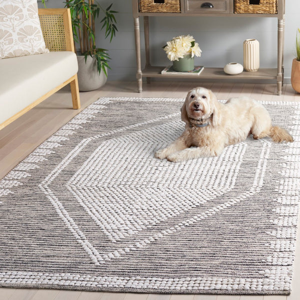 Safavieh Montauk Handcrafted Area Rug - Elegant Cotton Design For Luxurious Comfort In Any Space Black ,Ivory Cotton Mtk980z-8