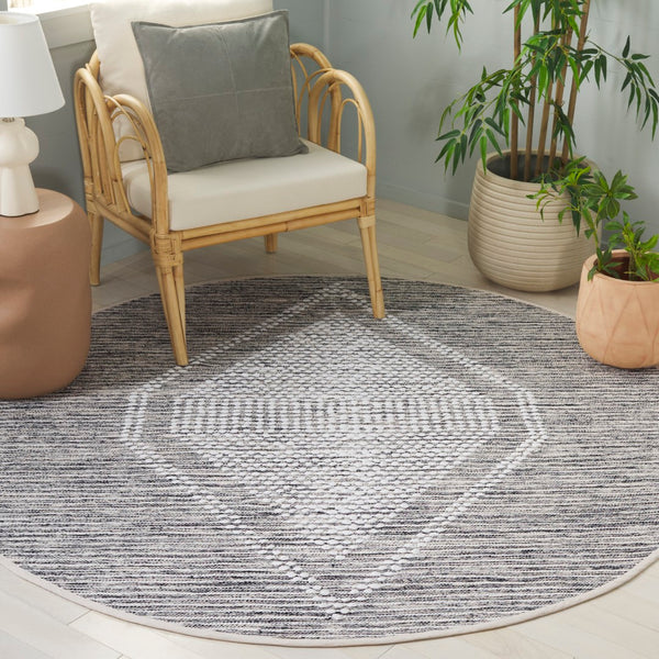 Safavieh Montauk Handcrafted Area Rug - Elegant Cotton Design For Luxurious Comfort In Any Space Black ,Ivory Cotton Mtk980z-8