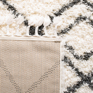 Safavieh Moroccan Bohemian-style Runner Rug - Luxurious Geometric Design For Elegant Home Decor Enhancement Ivory ,Dark Grey Polyproylene Mts335a-4