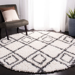 Safavieh Moroccan Bohemian-style Runner Rug - Luxurious Geometric Design For Elegant Home Decor Enhancement Ivory ,Dark Grey Polyproylene Mts335a-4