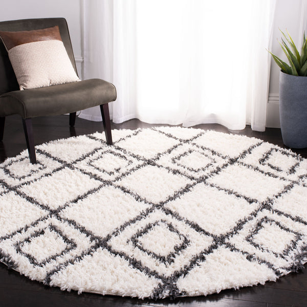 Safavieh Moroccan Bohemian-style Runner Rug - Luxurious Geometric Design For Elegant Home Decor Enhancement Ivory ,Dark Grey Polyproylene Mts335a-4