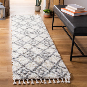 Safavieh Moroccan Bohemian-style Runner Rug - Luxurious Geometric Design For Elegant Home Decor Enhancement Ivory ,Light Grey Polyproylene Mts335b-28