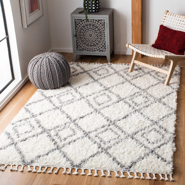 Safavieh Moroccan Bohemian-style Runner Rug - Luxurious Geometric Design For Elegant Home Decor Enhancement Ivory ,Light Grey Polyproylene Mts335b-28