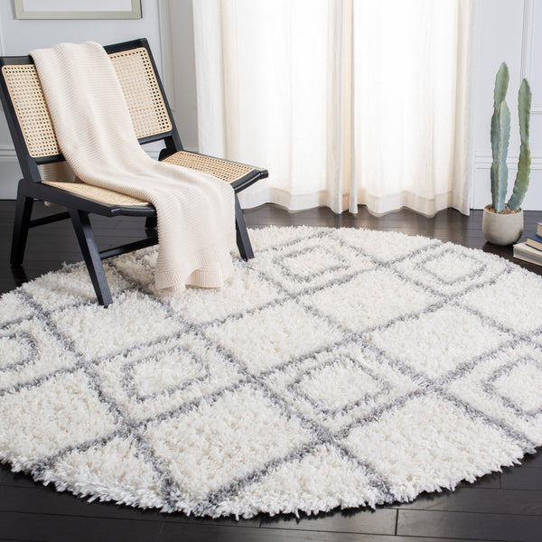 Safavieh Moroccan Bohemian-style Runner Rug - Luxurious Geometric Design For Elegant Home Decor Enhancement Ivory ,Light Grey Polyproylene Mts335b-28