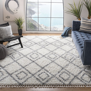 Safavieh Moroccan Bohemian-style Runner Rug - Luxurious Geometric Design For Elegant Home Decor Enhancement Ivory ,Light Grey Polyproylene Mts335b-28
