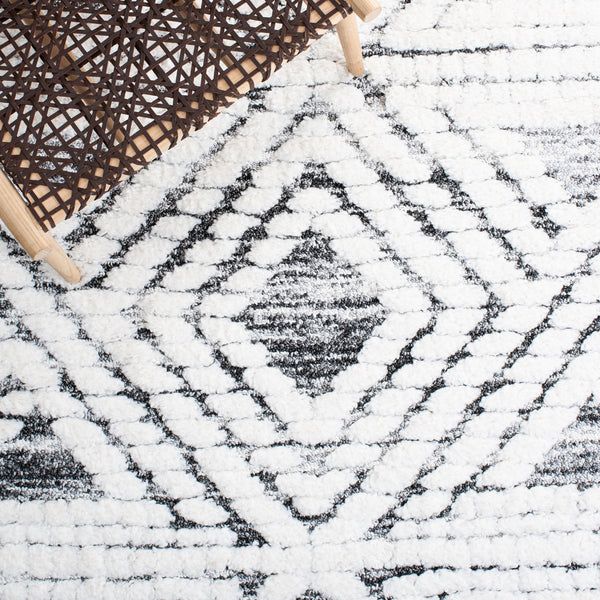 Safavieh Moroccan Tassel Shag Area Rug - Luxurious Geometric Design For Cozy Living Spaces And Durability Ivory ,Grey Polypropylene Pile Mts614a-8
