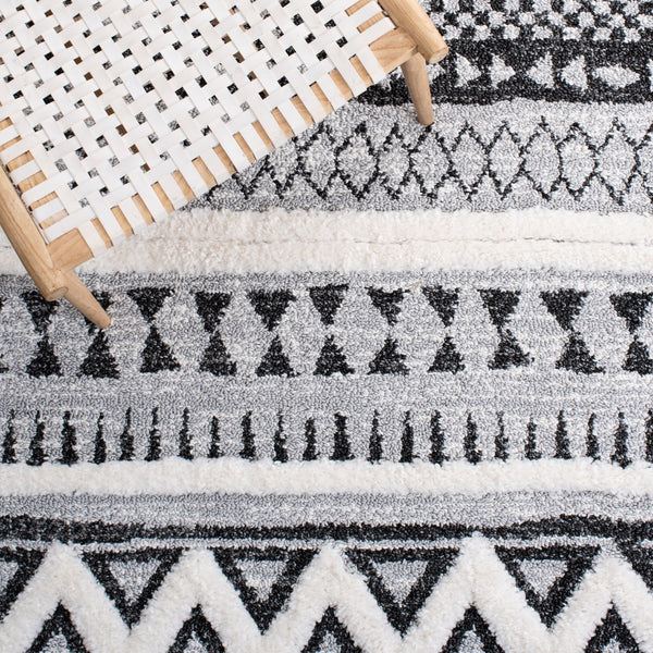 Safavieh Moroccan Tassel Shag Rug – Luxurious Power Loomed Design, Soft Comfort, And Timeless Elegance For Your Home Grey ,Black Polypropylene Pile Mts634f-6