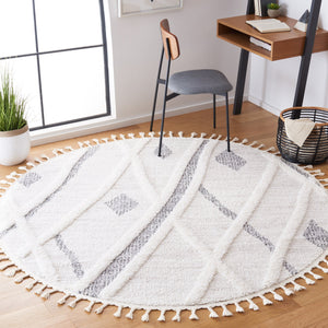 Safavieh Moroccan Tassel Shag Area Rug - Luxurious Geometric Pattern With Plush Pile For Elegant Living Spaces Beige ,Grey Polypropylene Pile Mts638a-4