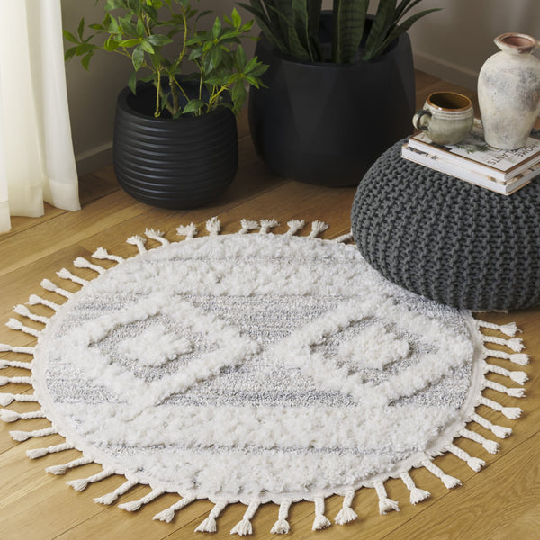 Safavieh Moroccan Tassel Shag Rug - Luxurious Power-loomed Creation For Timeless Elegance In Any Space Ivory ,Beige Polypropylene Pile Mts640a-4