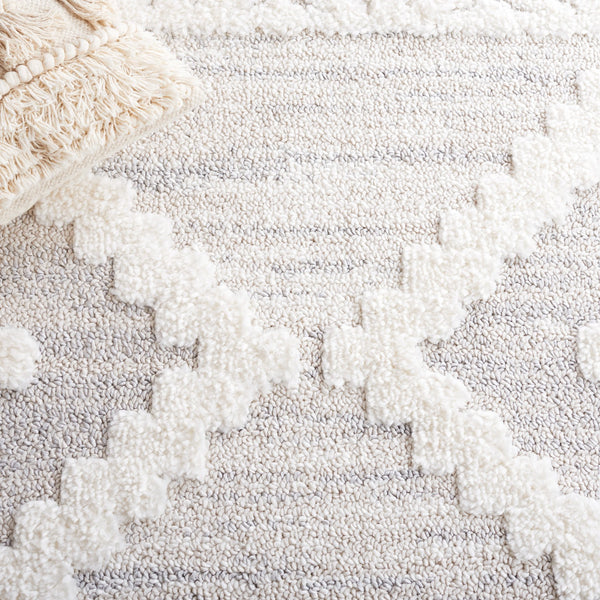 Safavieh Moroccan Tassel Shag Rug - Luxurious Power-loomed Creation For Timeless Elegance In Any Space Ivory ,Beige Polypropylene Pile Mts640a-4