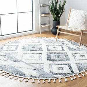 Safavieh Moroccan Tassel Shag Area Rug With Geometric Pattern - Luxurious Grey And Ivory Design For Any Space Grey ,Ivory Polypropylene Pile Mts661f-8