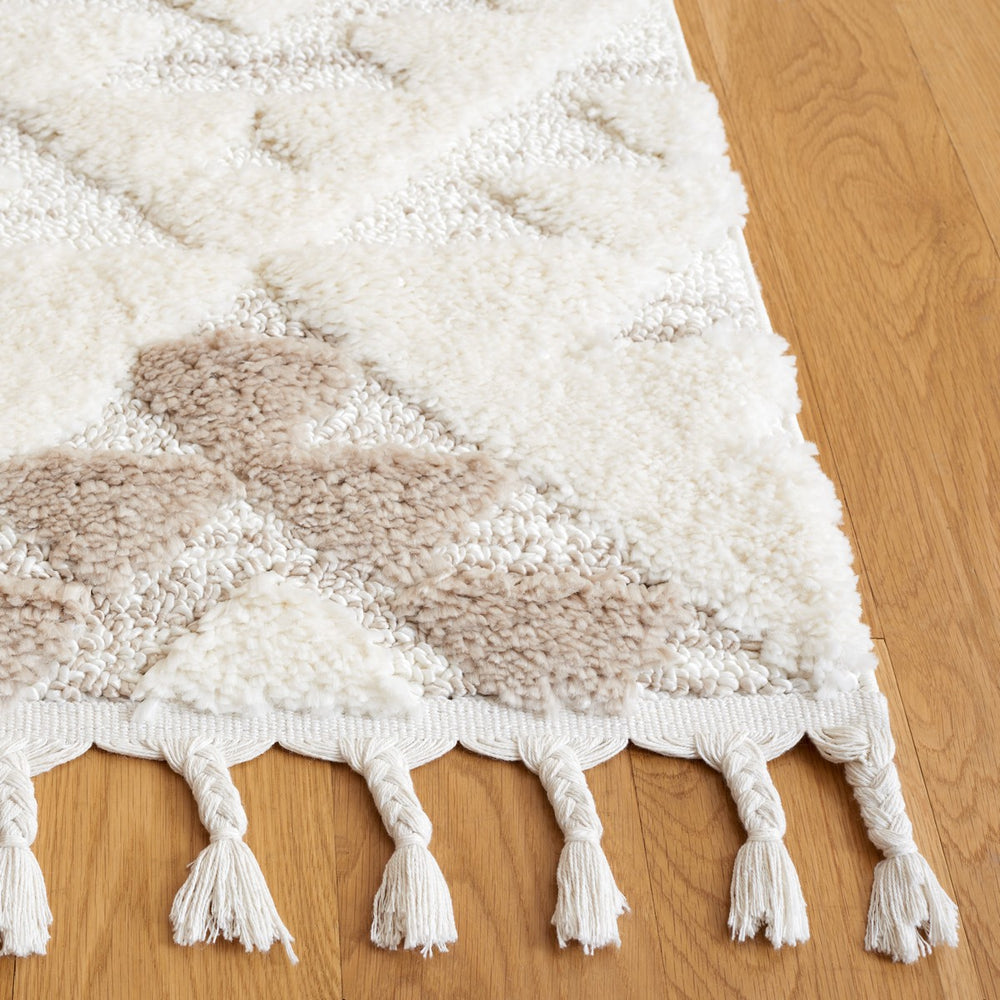 Safavieh Moroccan Tassel Shag 688 Power Loomed Polypropylene Pile Shag & Flokati Rug Ivory / Beige MTS688B-7SQ