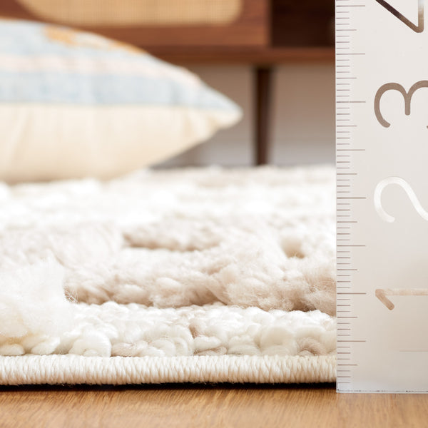 Safavieh Moroccan Tassel Shag 688 Power Loomed Shag & Flokati Rug Ivory / Beige 5'-3" x 7'-6"