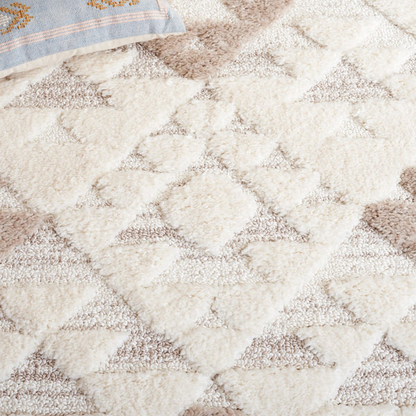 Safavieh Moroccan Tassel Shag 688 Power Loomed Shag & Flokati Rug Ivory / Beige 5'-3" x 7'-6"