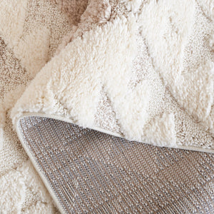 Safavieh Moroccan Tassel Shag 688 Power Loomed Polypropylene Pile Shag & Flokati Rug Ivory / Beige MTS688B-7SQ