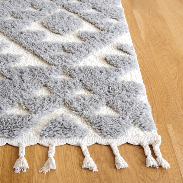 Safavieh Moroccan Tassel Shag 688 Power Loomed Shag & Flokati Rug Grey / Ivory 5'-3" x 7'-6"