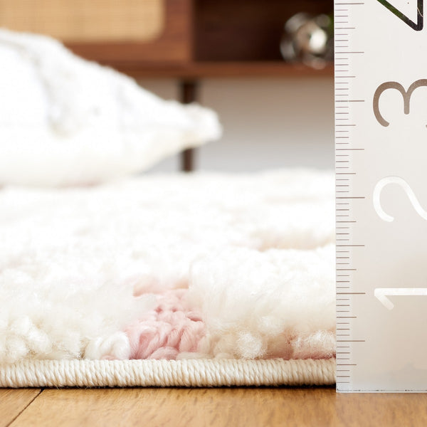 Safavieh Moroccan Tassel Shag 688 Power Loomed Polypropylene Pile Shag & Flokati Rug Ivory / Pink MTS688U-7SQ