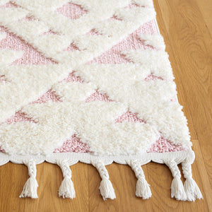Safavieh Moroccan Tassel Shag 688 Power Loomed Shag & Flokati Rug Ivory / Pink 5'-3" x 7'-6"