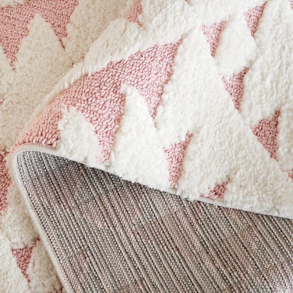 Safavieh Moroccan Tassel Shag 688 Power Loomed Shag & Flokati Rug Ivory / Pink 5'-3" x 7'-6"