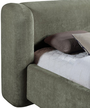 Meridian Furniture Modena Sculptural Queen Bed Plush Chenille Upholstered Curved Frame for Modern Bedroom Green ModenaGreen-Q