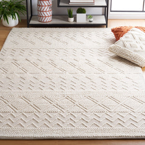 Safavieh Natura Hand-tufted Area Rug: Luxurious Wool-cotton Blend With Bohemian Charm For Timeless Elegance Ivory 80% Wool And 20% Cotton Nat125a-9