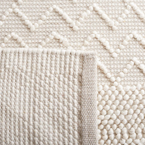 Safavieh Natura Hand-tufted Area Rug: Luxurious Wool-cotton Blend With Bohemian Charm For Timeless Elegance Ivory 80% Wool And 20% Cotton Nat125a-9