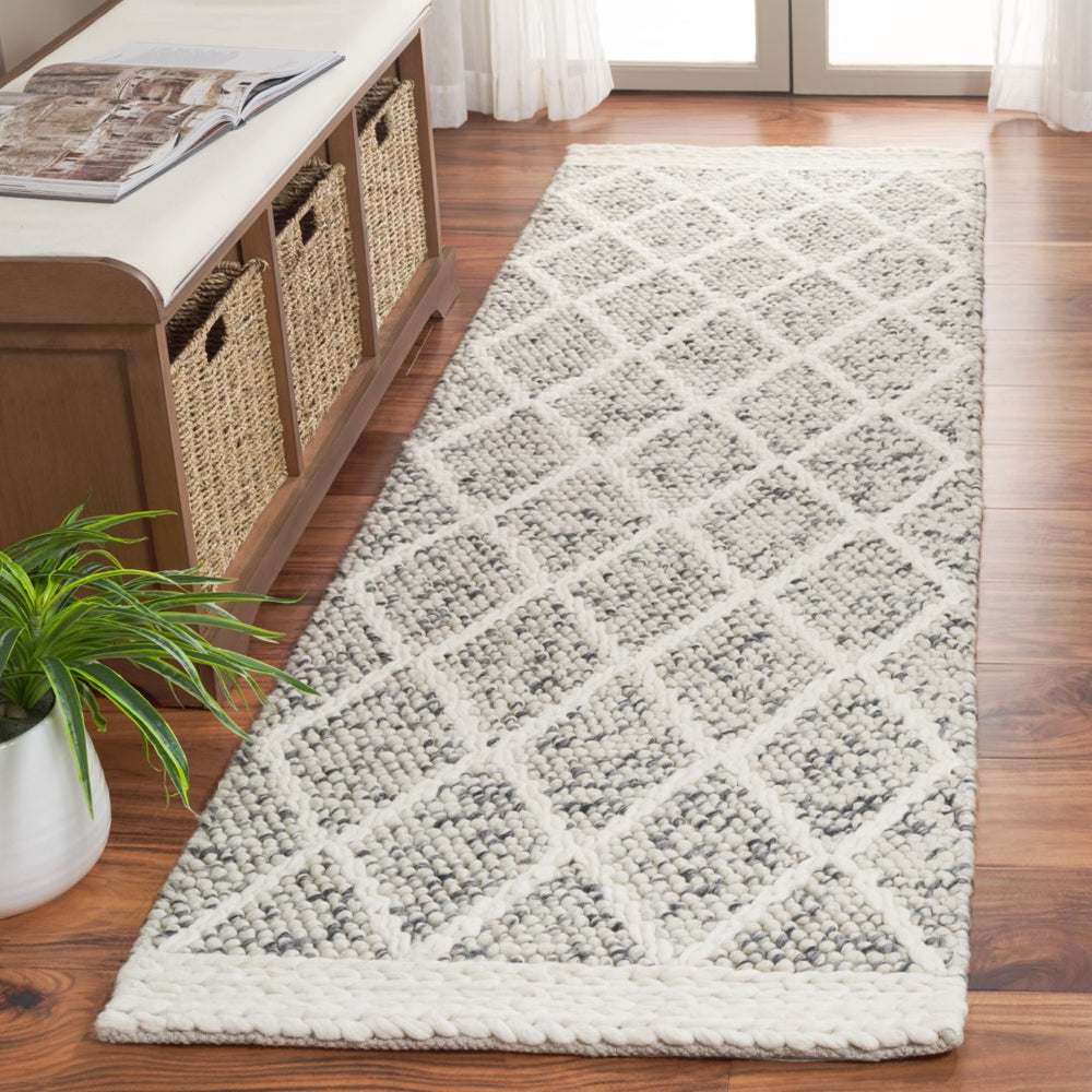 Safavieh Natura 131 Hand Woven Bohemian Rug Grey / Ivory 2'-3" x 8'