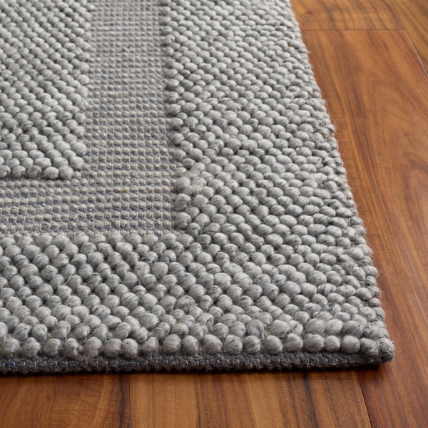 Safavieh Natura Hand-Woven Grey Area Rug — Low-Profile Wool Blend For Modern Scandinavian, Durable Elegance 4'-0" x 6'-0" NAT133F-4